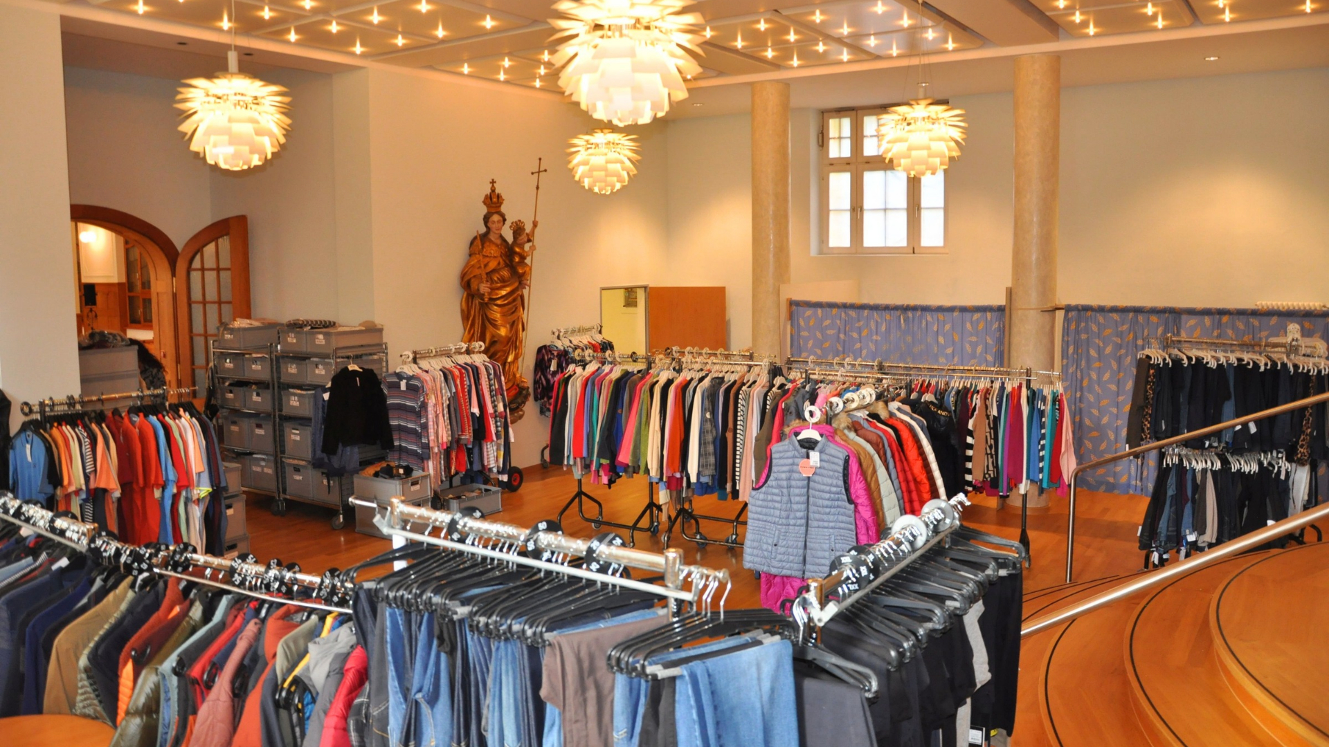 Modeverkauf im Festsaal St. Vinzenz