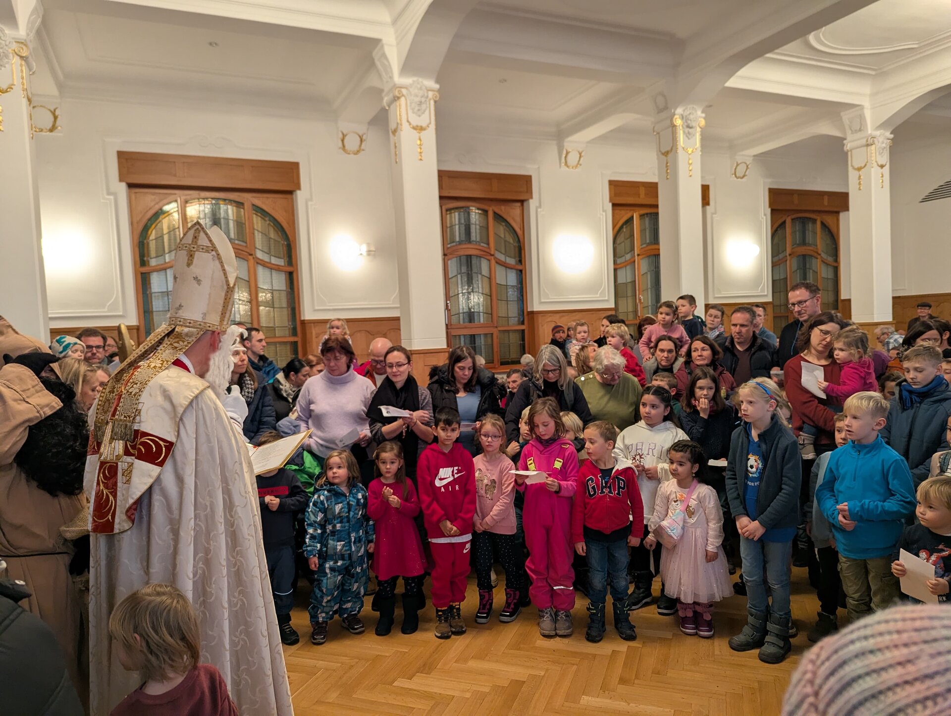 Nikolaus im Festsaal St. Vinzenz
